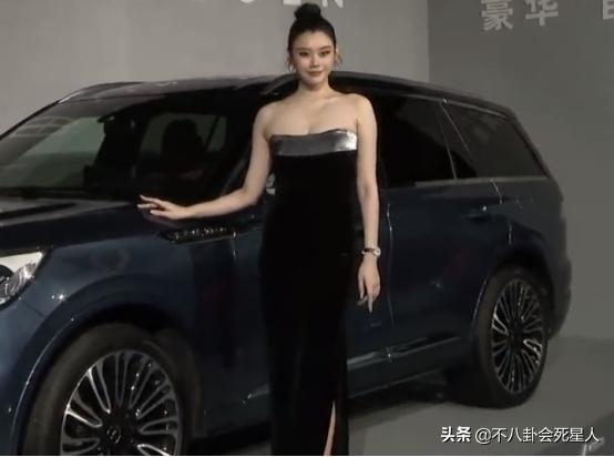 女明星紧身裤图_红毯紧身礼服尴尬造型案例_女星紧身礼服造型翻车