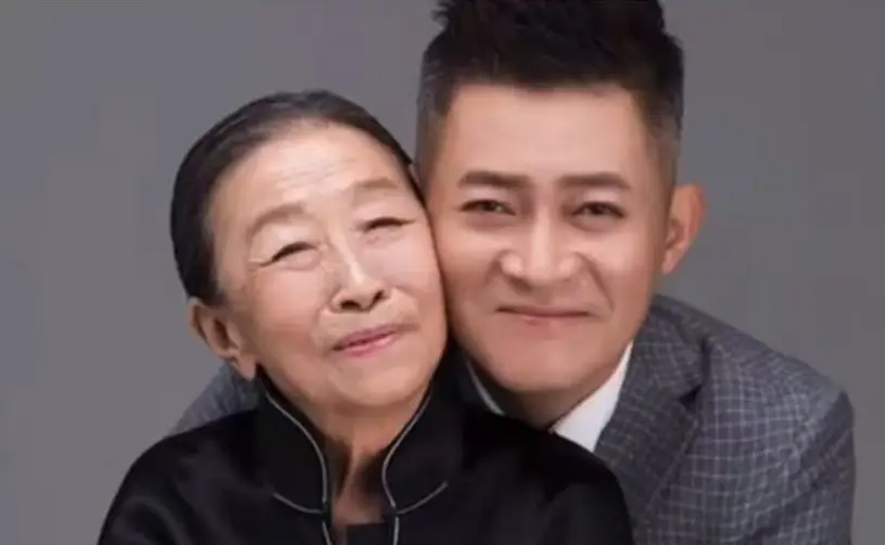 年轻时名动四方晚年却无限苍凉的演员_香港著名演员晚年凄凉经历_娱乐圈老演员凄凉