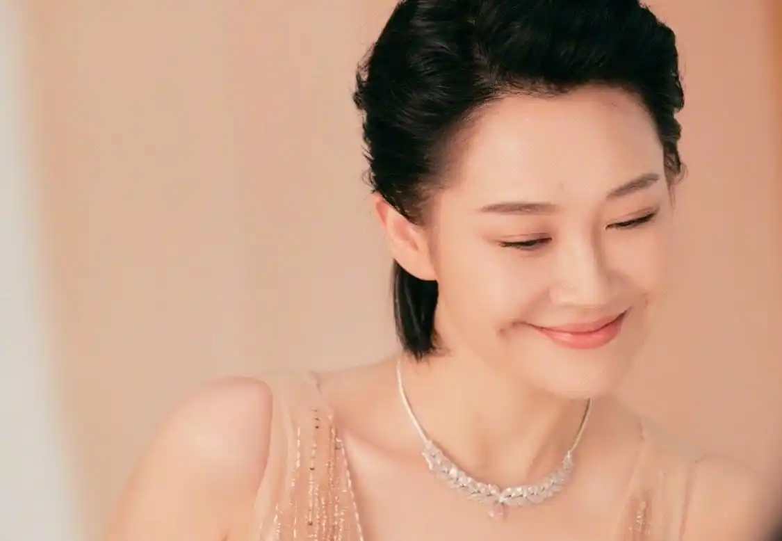 女明星富贵脸特征_天生富贵相女明星_旺夫面相的女明星